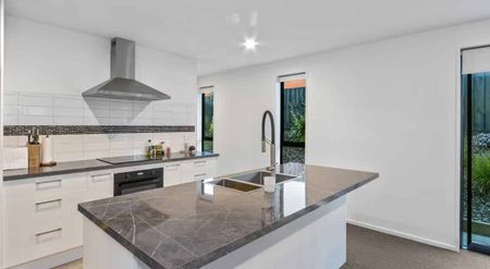 Stylish Living, Prime Location - Photo 4