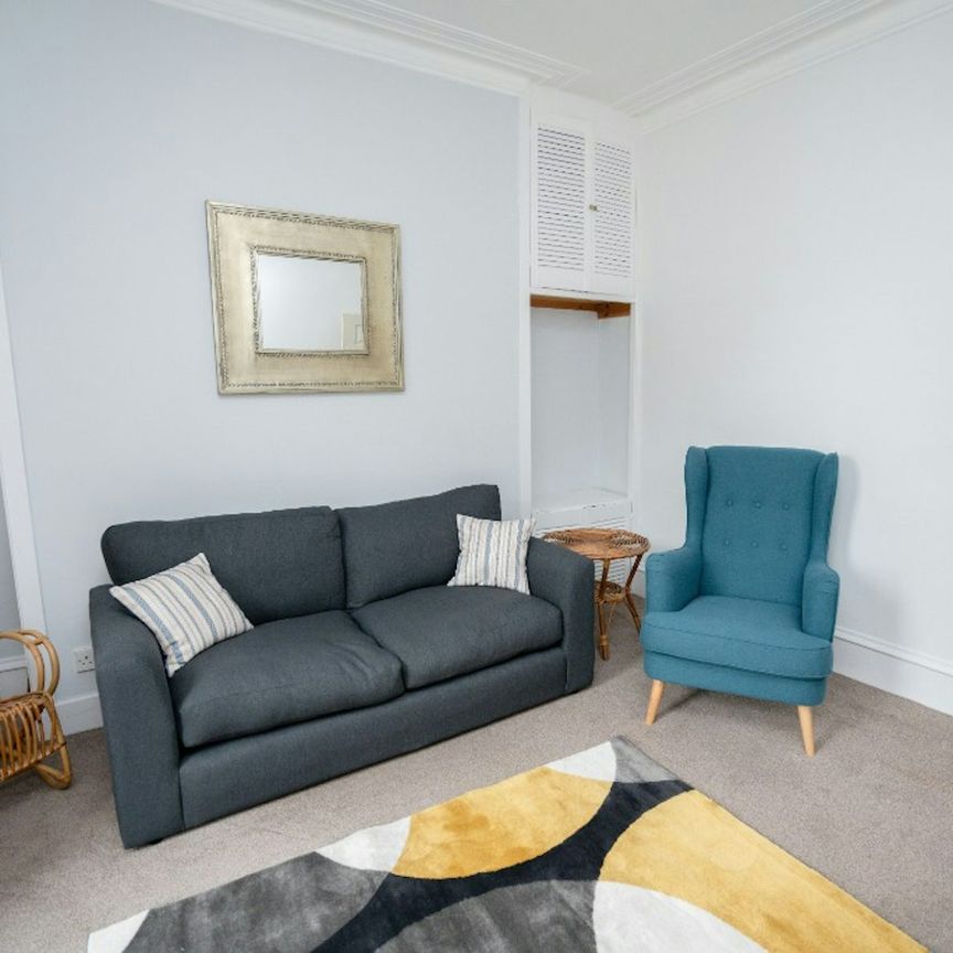 Flat to rent on - Photo 1
