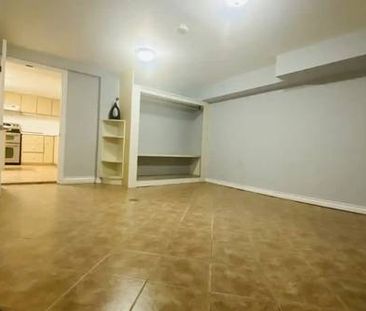 🏡 $2000 - A spacious private apartment with 1 Bed, 1 Bath & Parking - Photo 1