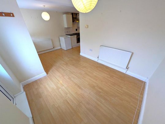 1 bedroom ground floor flat to rent - Photo 1