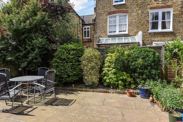 2 bedroom property to rent - Photo 1