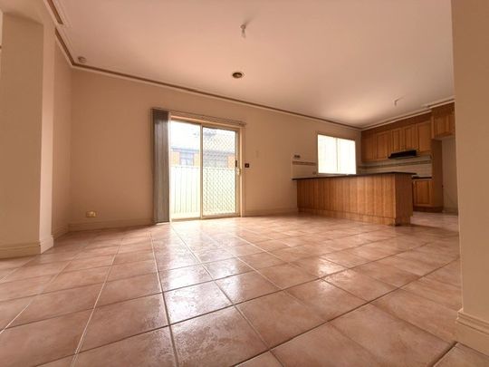 Victorian Style Home in a Prime Caroline Springs Location! - Photo 1