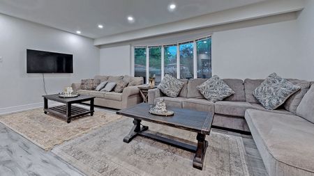 For Lease - 27 Hill Drive, Aurora, Ontario - Photo 4