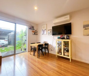 Charming Three-Bedroom Townhouse for Rent in Bundoora - Photo 3