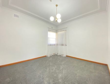 356 Kingsgrove Rd, Kingsgrove NSW 2208 - House For Rent | Domain - Photo 3