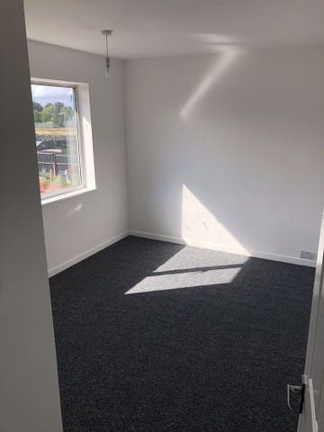 3 bedroom end of terrace house to rent - Photo 2