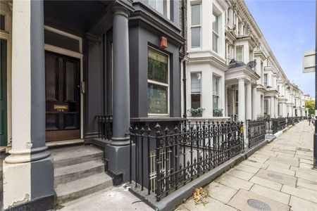 A charming two bedroom flat with garden just moments from the Kings Road. - Photo 2