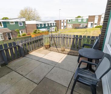 3 bedroom end of terrace house to rent - Photo 5