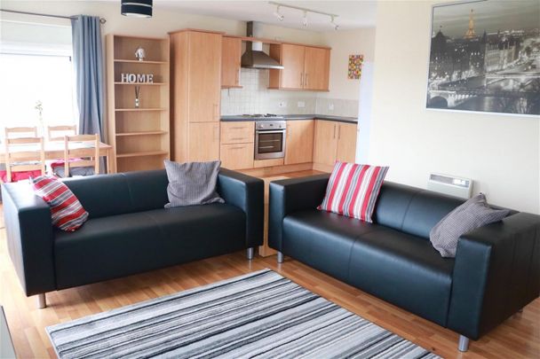 2 bedroom Flat To Let - Photo 1