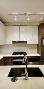 Coquitlam centre high-rise Cozy 2 bed 2 bath apartment for rent - Photo 3