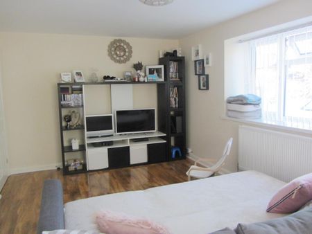 2 bedroom ground floor maisonette to rent - Photo 2