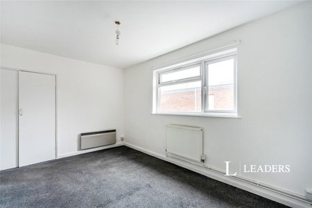 3 bedroom apartment to rent Park Parade, Havant, Hampshire, PO9 - Photo 4