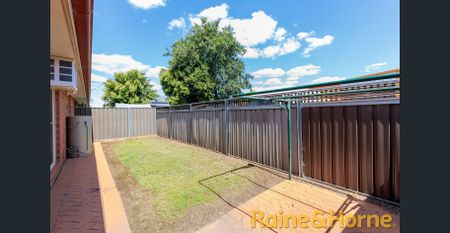 Modern townhouse in Central North - Photo 5