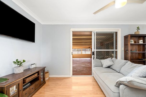 4 Bedroom house with pool, Kippa-Ring Contact Julie Sykes 0438 050 110 - Photo 1