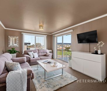 Beautifully maintained apartment with stunning water and mountain v... - Photo 3