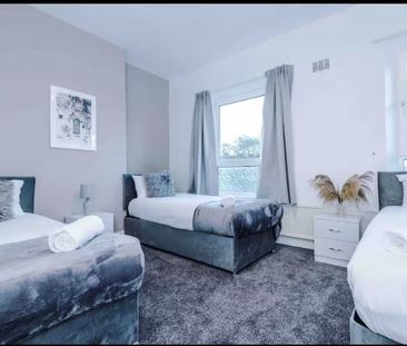 4 Bed Terraced House, Chandos Grove, M5 - Photo 6