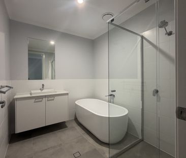 BEAUTIFUL LIGHT FILLED HOME! - Photo 4