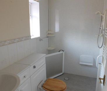 2 bedroom semi-detached bungalow to rent - Photo 5