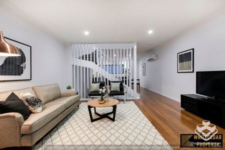 Pristine modern 3 bedroom townhouse - Photo 2