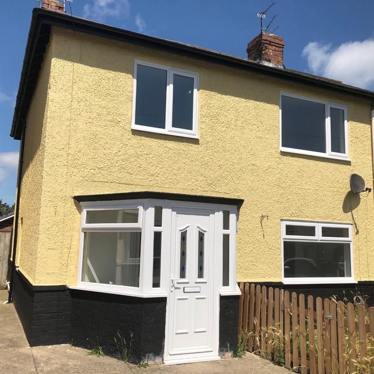 3 bedroom semi-detached house to rent - Photo 1