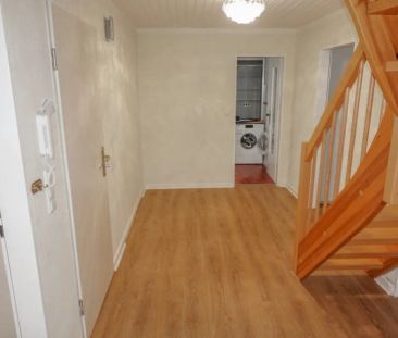 Großzügige DG-Wohnung für 2 Personen mit Einbauküche, Garage,großer... - Foto 1