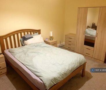 1 bedroom in a house share to rent - Photo 2