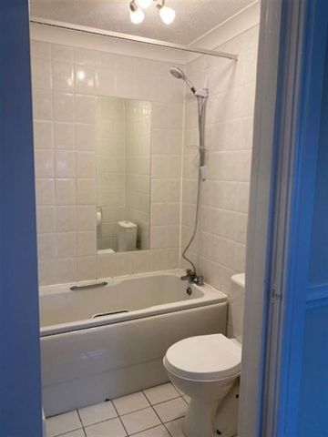 1 bedroom Flat To Let - Photo 3