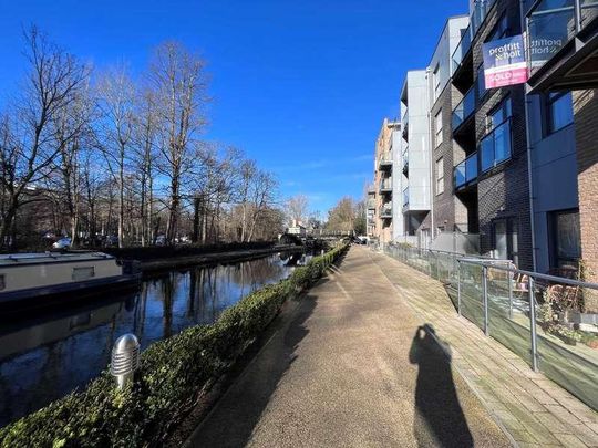 The Embankment, Nash Mills Wharf, HP3 - Photo 1