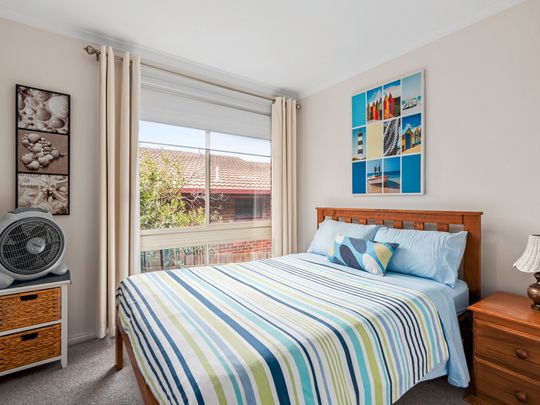 Fully furnished family home - SHORT TERM LEASE - Photo 1