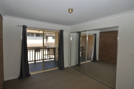 Spacious & Comfy Townhouse! - Photo 2