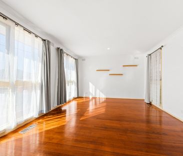 Perfectly Positioned Home - Walk to Ginifer Station & Sunshine Hosp... - Photo 2
