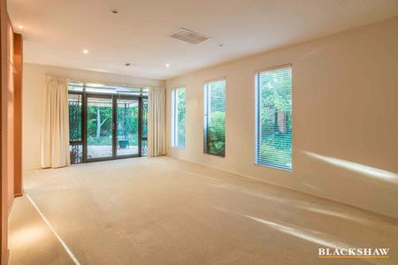Spacious home in prestigious & peaceful Krantzcke Circuit - Photo 2
