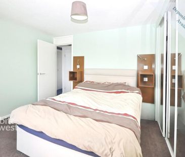 2 bedroom flat to rent - Photo 4