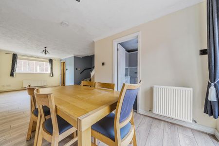 3 bedroom semi-detached house to rent - Photo 4