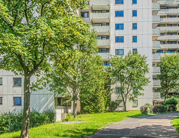 City-Residence: Toller Blick aus dem 10. Stockwerk: moderne 2-Zimmerwohnung mit Balkon - Foto 1
