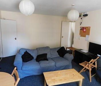 7 bedroom flat to rent - Photo 2