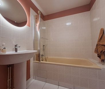 Location Appartement 3 pièces 71m² - Photo 5