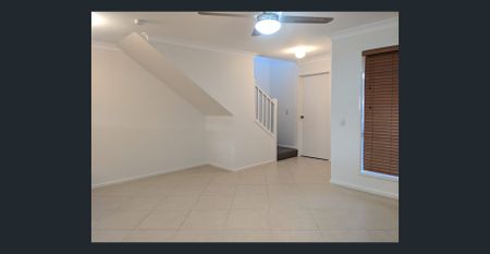 Lovely Townhouse in a Secure Gated Complex - Photo 4