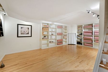 For Lease - 16 Sandridge Road, Manor Park - Cardinal Glen and Area, Ontario - Photo 4