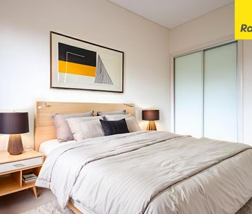 CONTEMPORARY THREE BEDROOM TOWNHOUSE IN MOST SOUGHT AFTER LOCATION - Photo 6