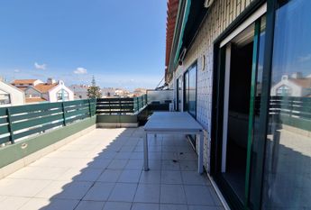 Apartamento T3 Renovado na Praia da Barra - 2ª Linha do Mar.