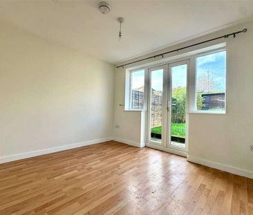 Hill View Road, Farnham, Surrey, GU9 - Photo 1