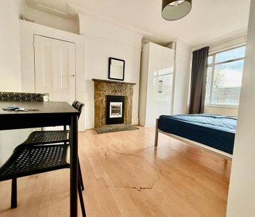 House share to rent - Photo 2