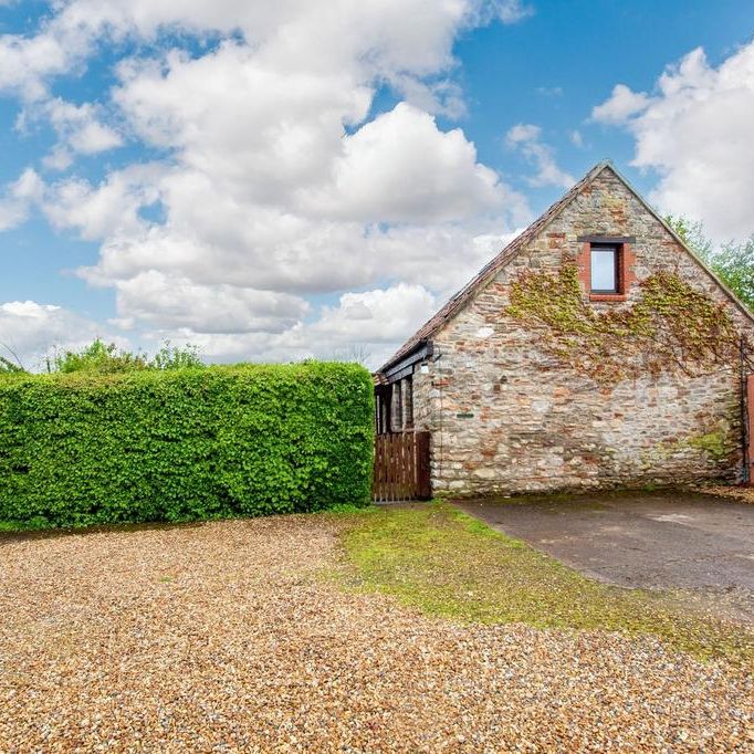 2 bedroom barn conversion to rent - Photo 1