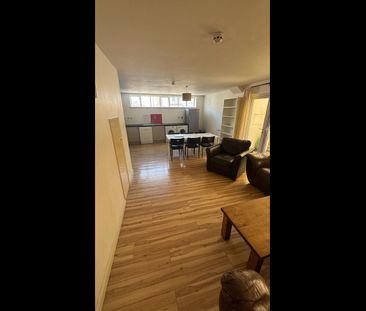 6 Bed Flat, Horfield, BS7 - Photo 1