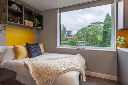 1 bedroom in a flat share to rent - Photo 5