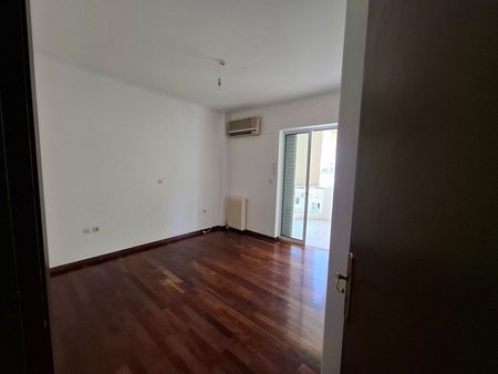 Ευρύχωρο Ανακαινισμένο Διαμέρισμα 76 τ.μ. με 2 Υπνοδωμάτια, Parking, Ανακαινισμένη Κουζίνα και Νέες Τέντες στην Πετρούπολη, € 800, 76 τ.μ. - Photo 2