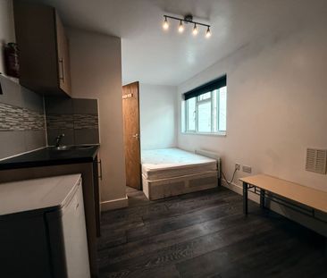 Compact size studio flat for single person - high road ilford - Photo 5