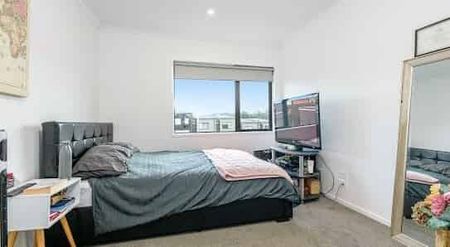 Easy living in the heart of Long Bay - Photo 2