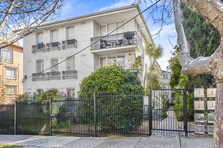 2/11 Rockley Road, South Yarra - Photo 5